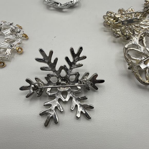Vintage Brooch Lot Of 6 Avon Gerrys Rhinestone Flowers Snowflake Angel Wreath - Picture 14 of 14